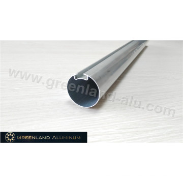 Tube de direction pour store enrouleur en aluminium anodisé argent